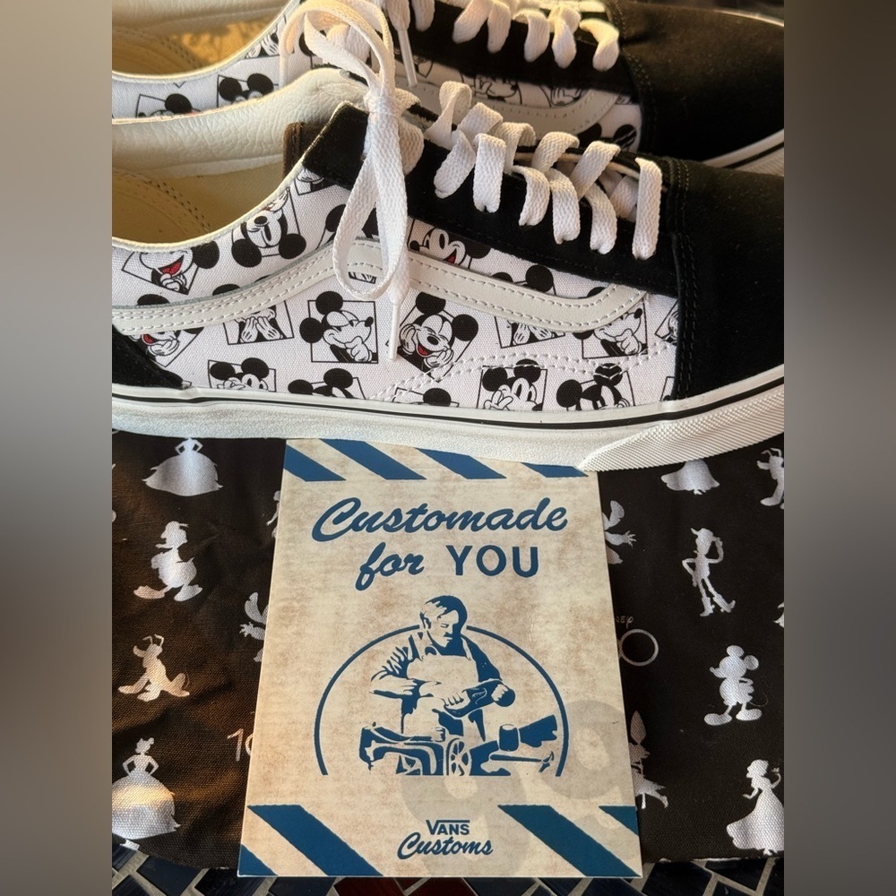 New Vans Men’s Old Skool Size 10 Many Faces of Mickey Mouse 100th Anniversary - Picture 5 of 11